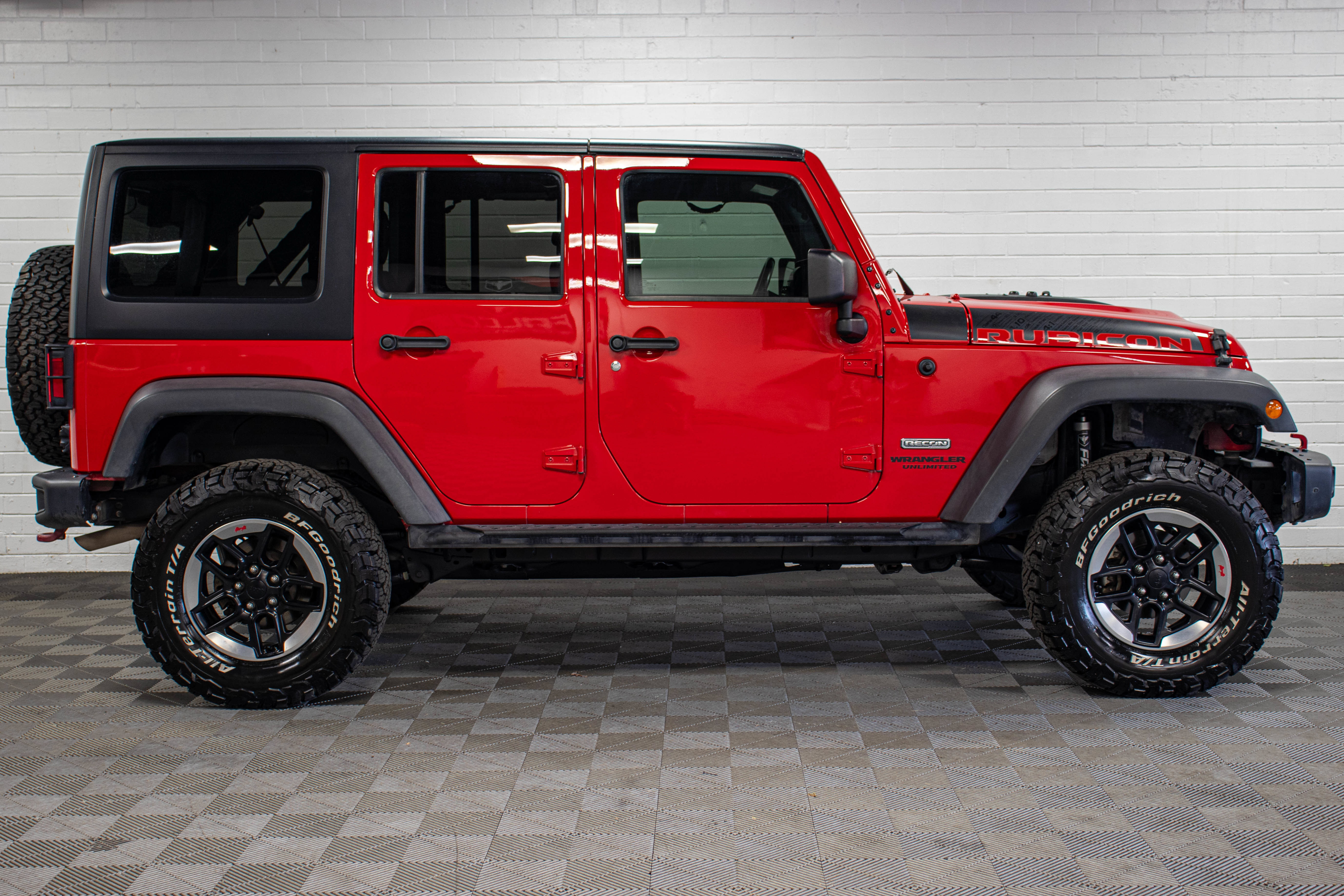 Used 2017 Jeep Wrangler Unlimited Rubicon AWD/4WD image 2