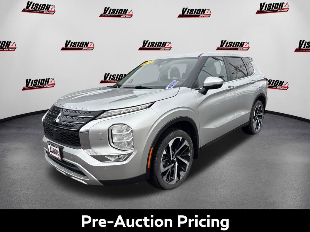 Used 2024 Mitsubishi Outlander SE