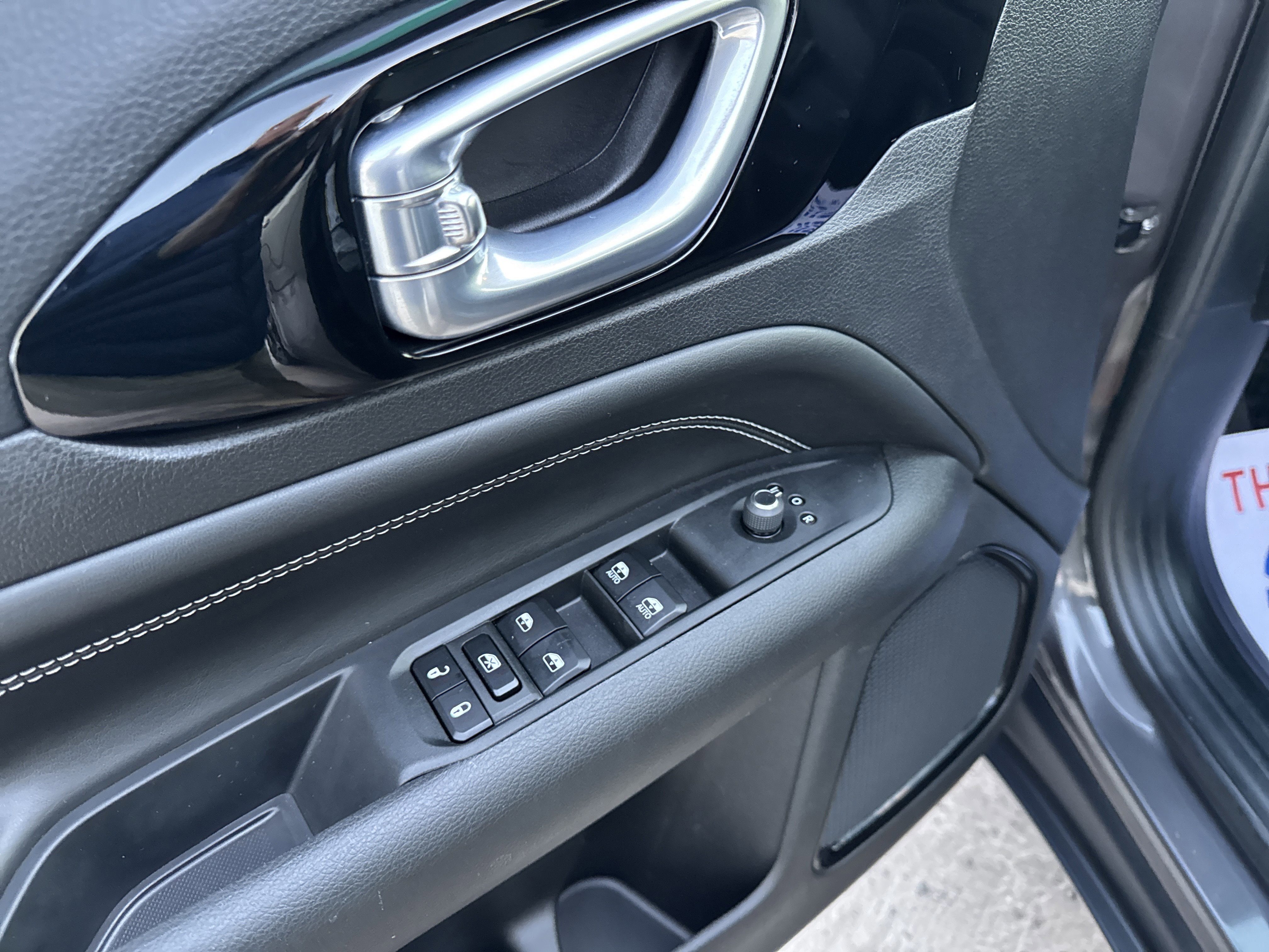 Used 2024 Jeep Compass Latitude w/ Convenience Group image 18