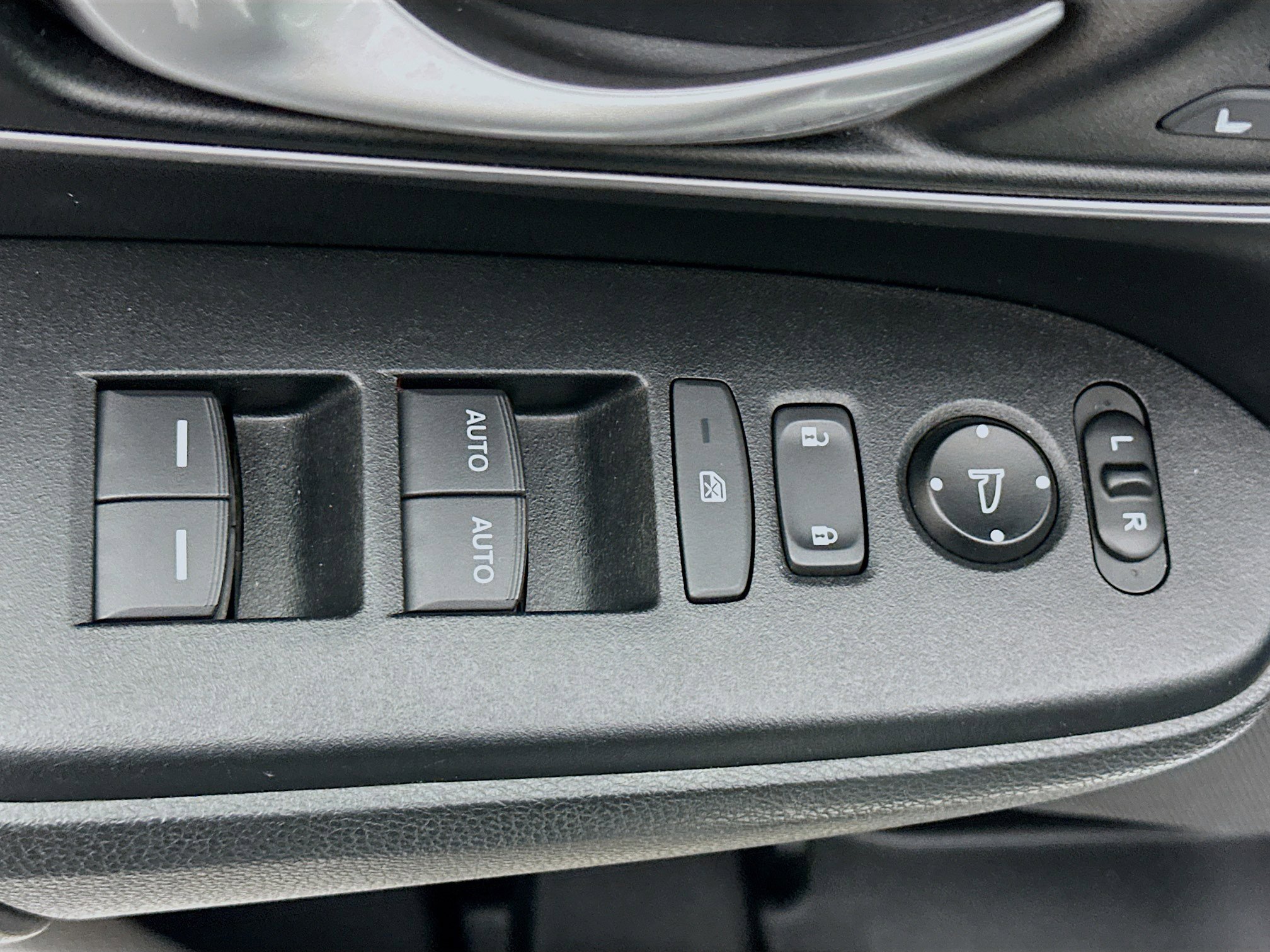 Used 2018 Honda CR-V Touring image 15