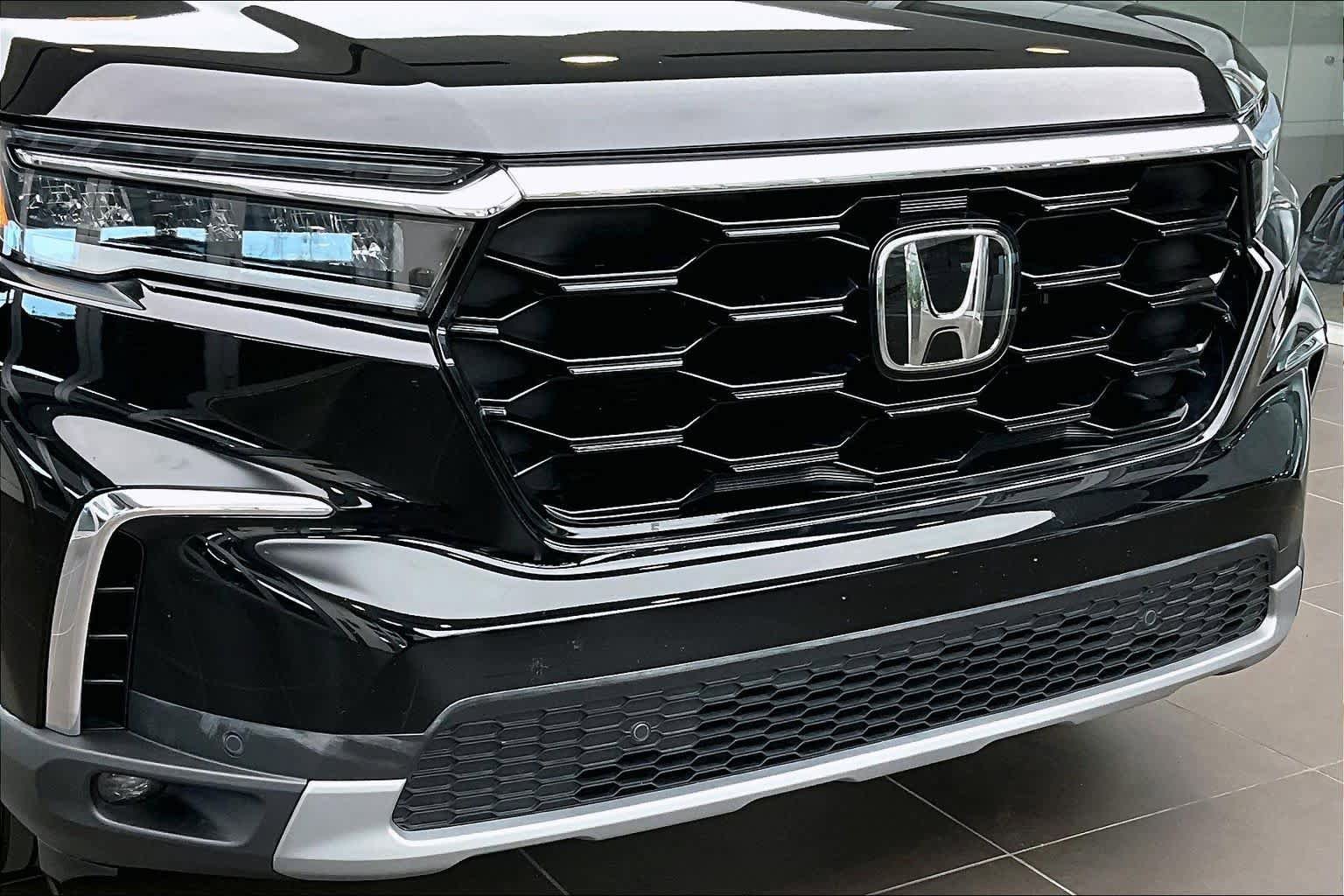 Used 2024 Honda Pilot Touring image 32