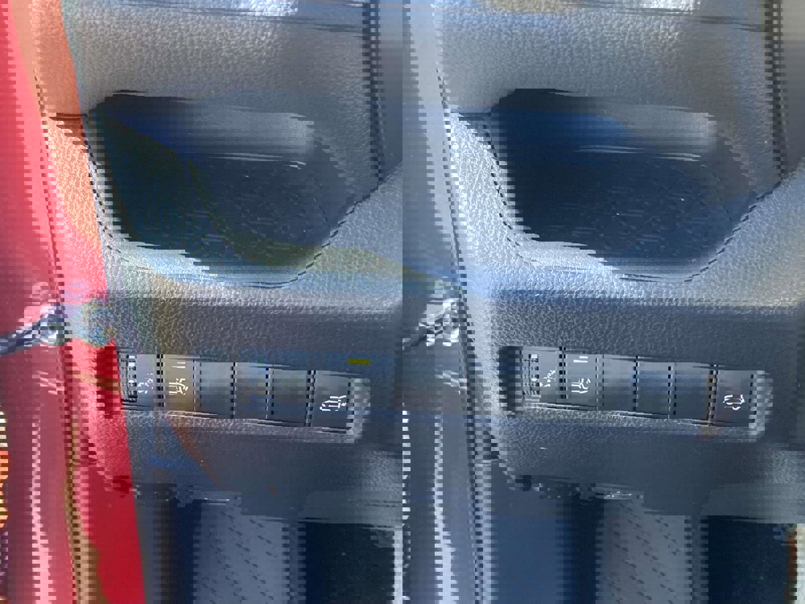 Used 2021 Toyota RAV4 XLE Premium image 29