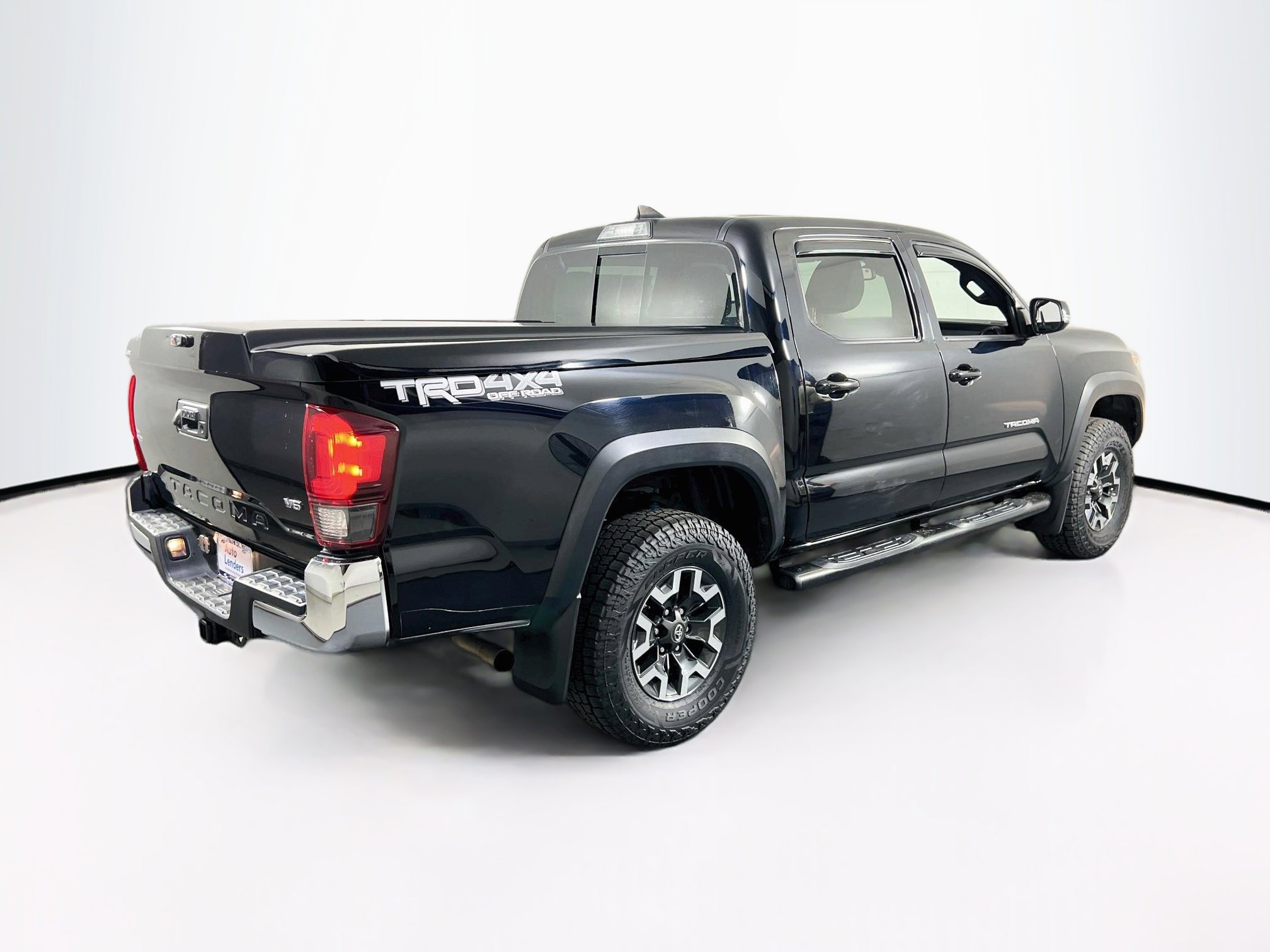 Used 2018 Toyota Tacoma TRD Off-Road AWD/4WD image 5