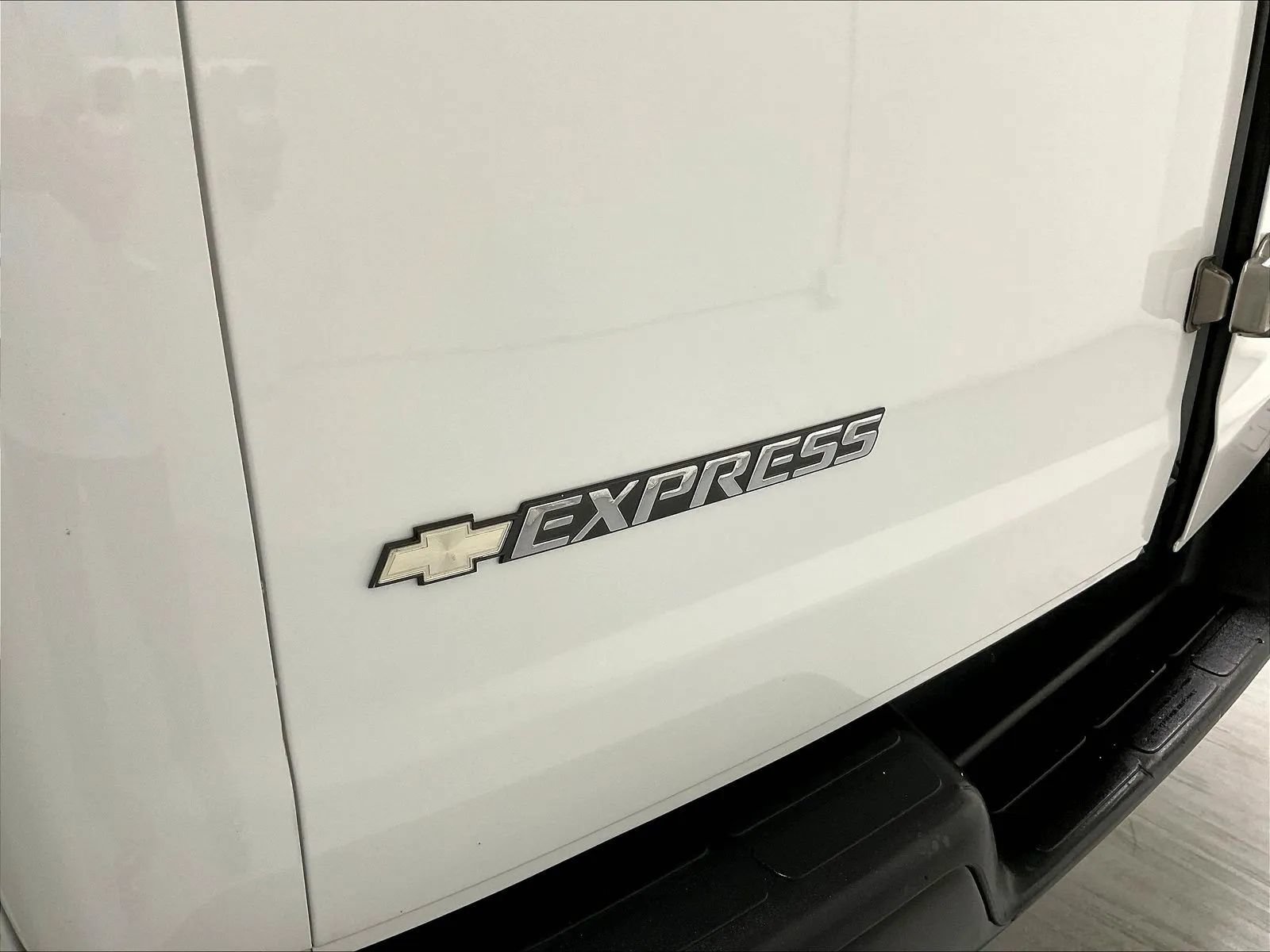 Used 2021 Chevrolet Express 2500 w/ Driver Convenience Package RWD image 26
