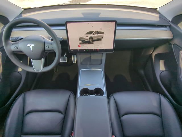 Used 2022 Tesla Model Y Long Range image 18