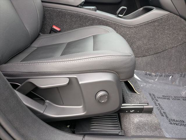Used 2025 Volvo XC40 B5 Core w/ Protection Package Premier image 28