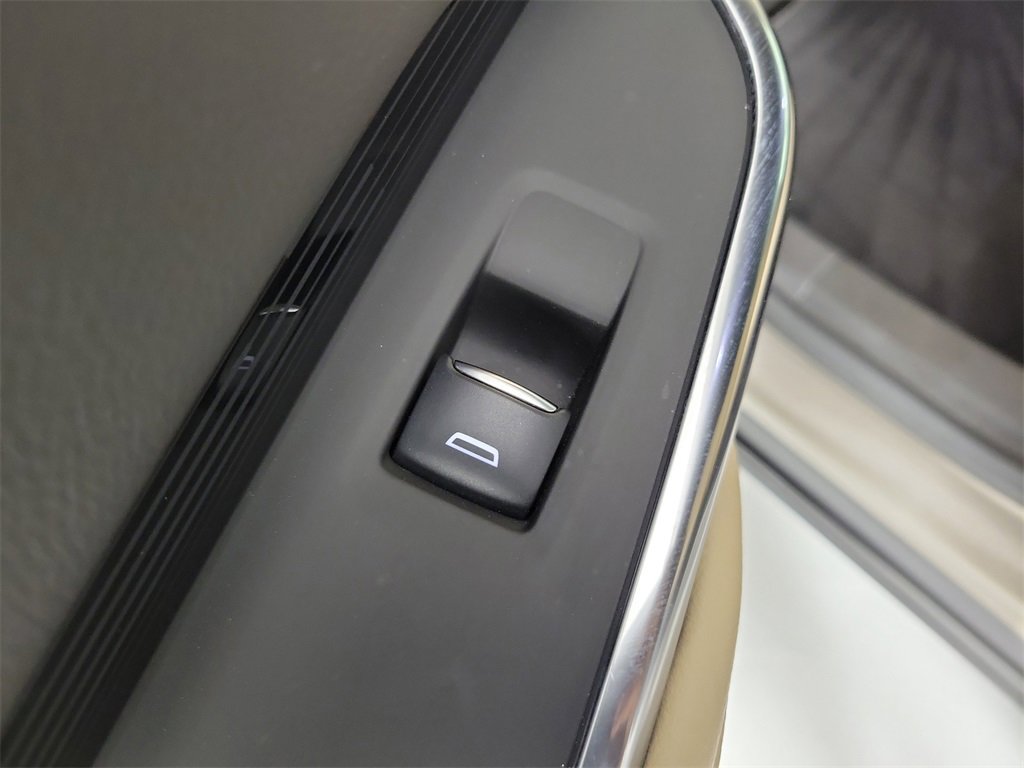 Certified 2024 Cadillac XT4 Luxury w/ Cold Weather Package image 14