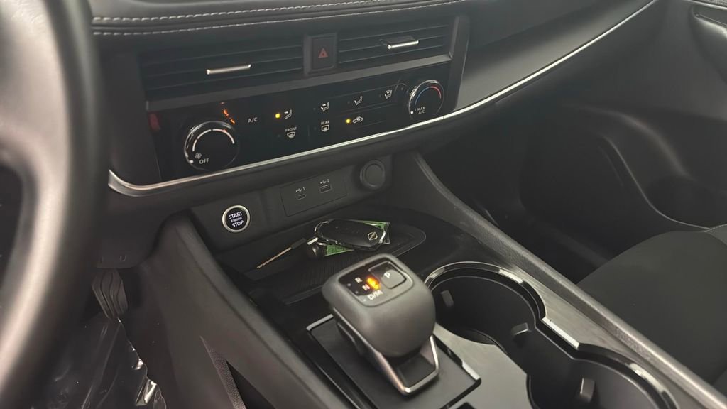 Used 2023 Nissan Rogue S image 21