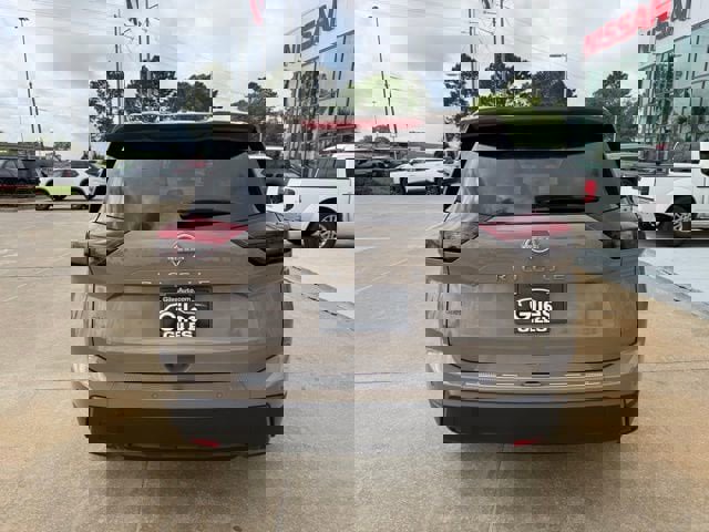 Used 2025 Nissan Rogue SV w/ SV Premium Package image 4