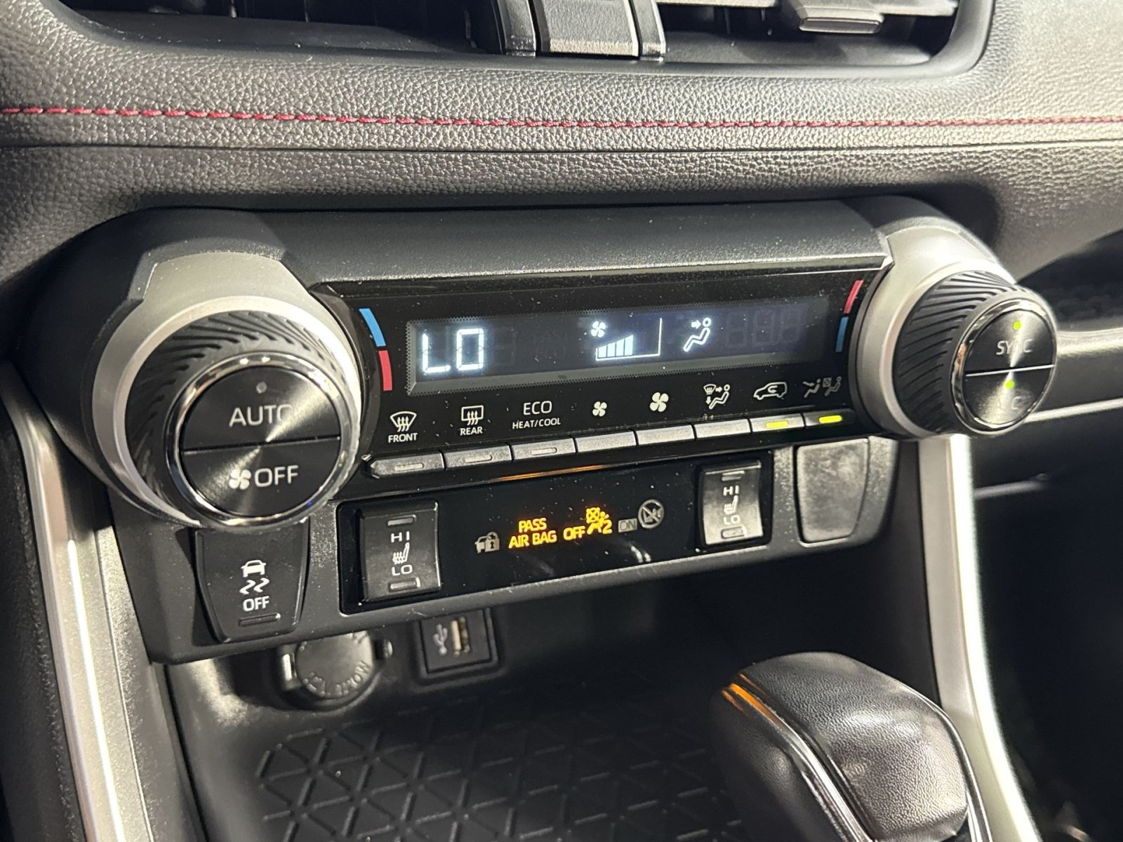 Used 2025 Toyota RAV4 SE w/ Weather & Moonroof Package AWD/4WD image 33