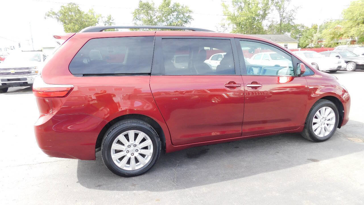 Used 2017 Toyota Sienna LE image 27