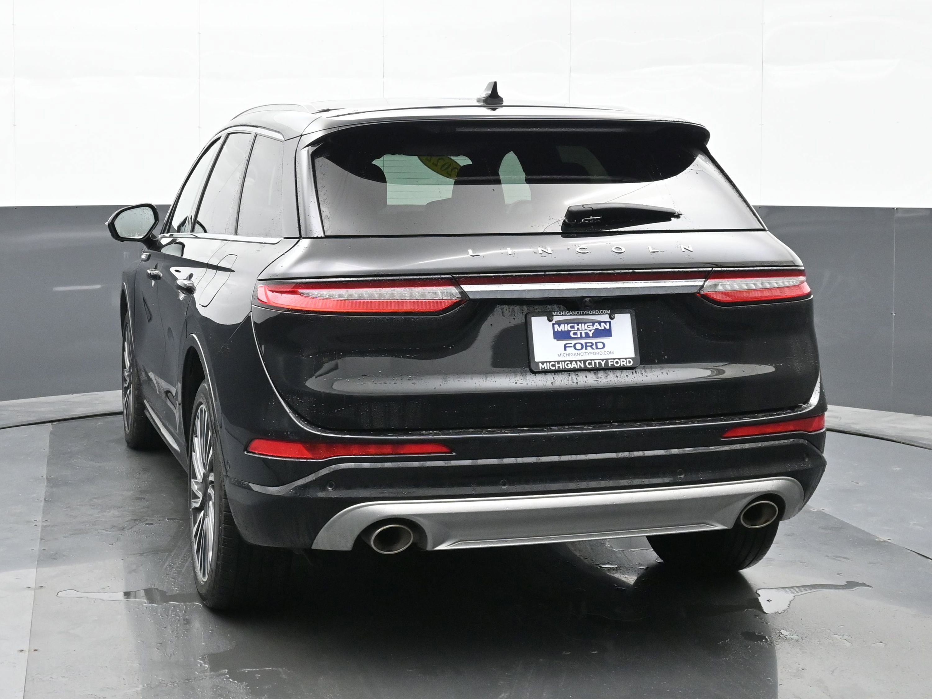 Used 2022 Lincoln Corsair Reserve w/ Equipment Group 201A image 2