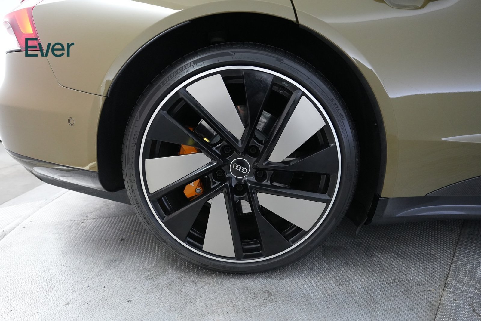 Used 2022 Audi RS e-tron GT w/ Carbon Performance Package AWD/4WD image 21