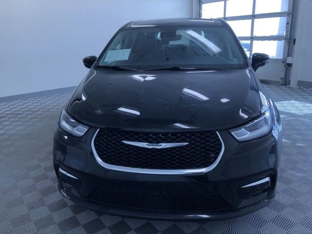 Used 2024 Chrysler Pacifica Touring-L image 15