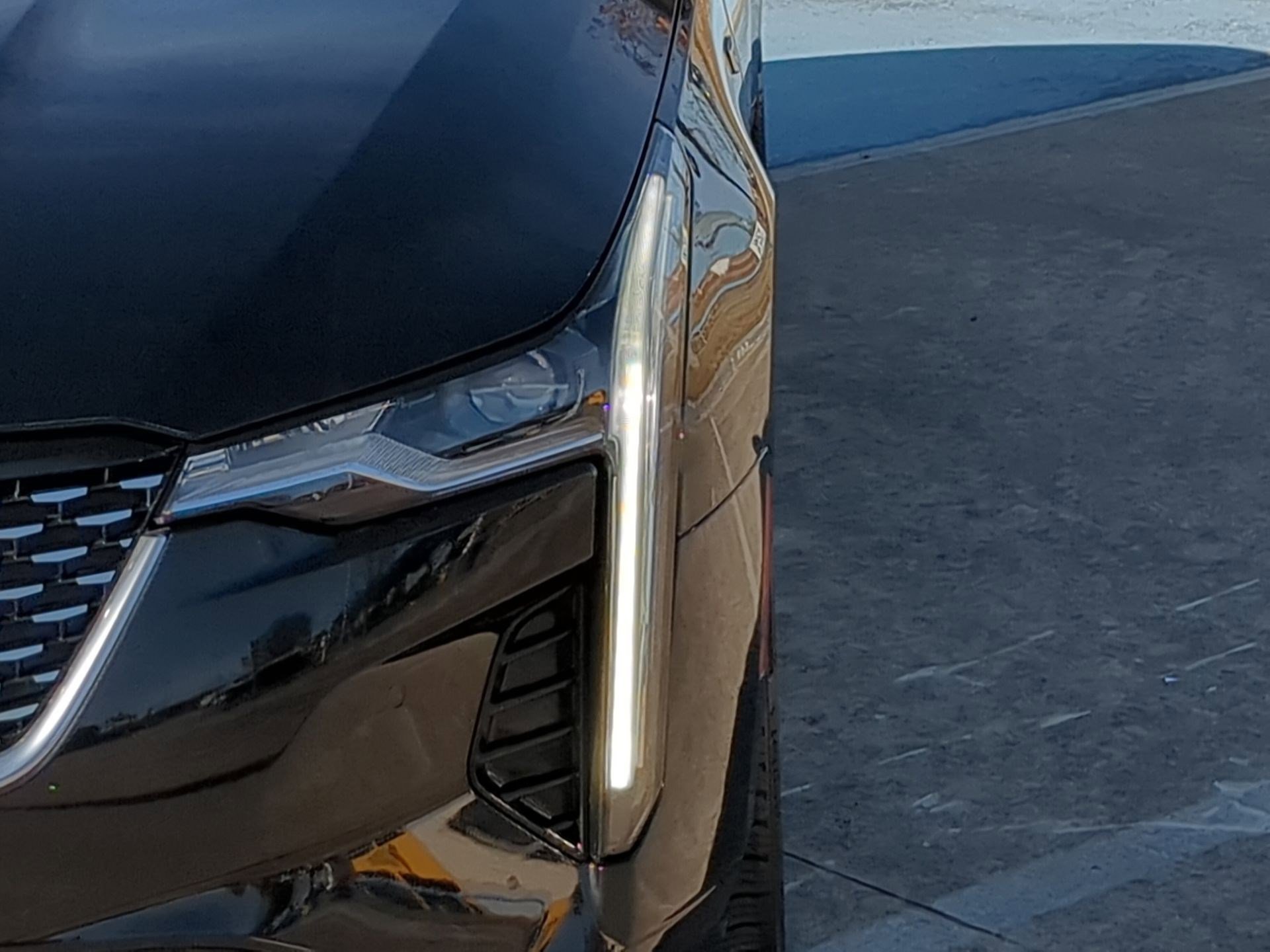 Used 2025 Cadillac CT4 Premium Luxury image 11