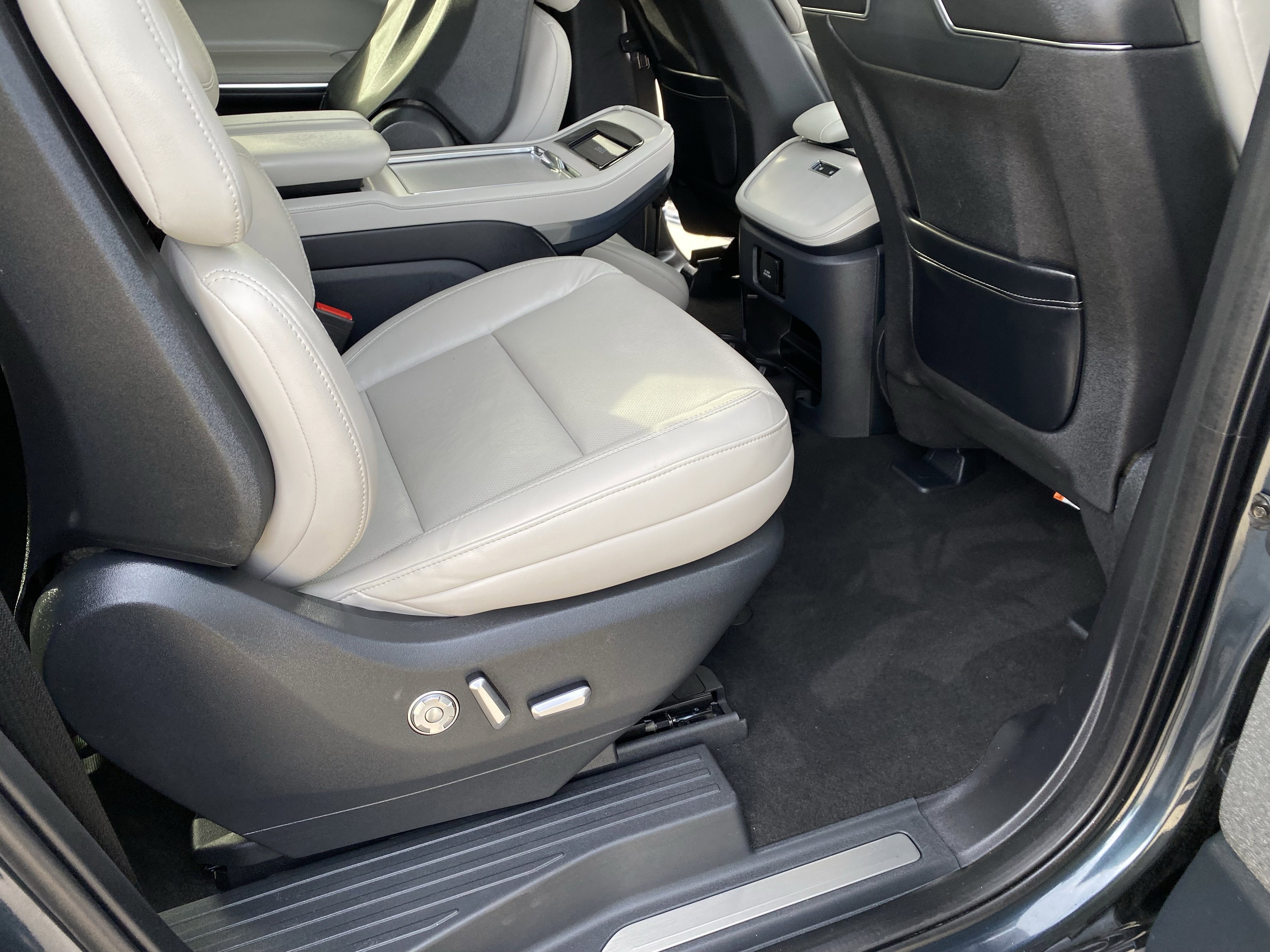 Used 2025 Lincoln Navigator L Reserve image 12