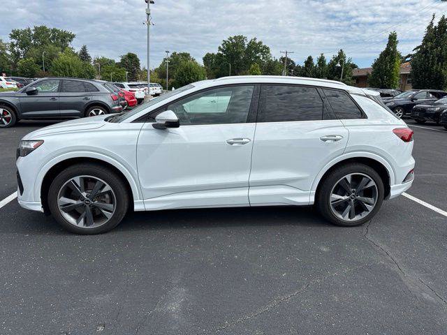 Used 2022 Audi Q4 e-tron Premium Plus w/ Premium Plus AWD/4WD image 3
