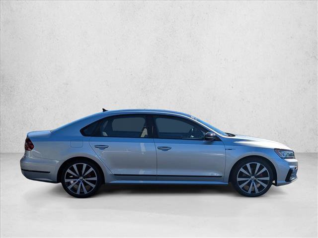 Used 2018 Volkswagen Passat GT image 4