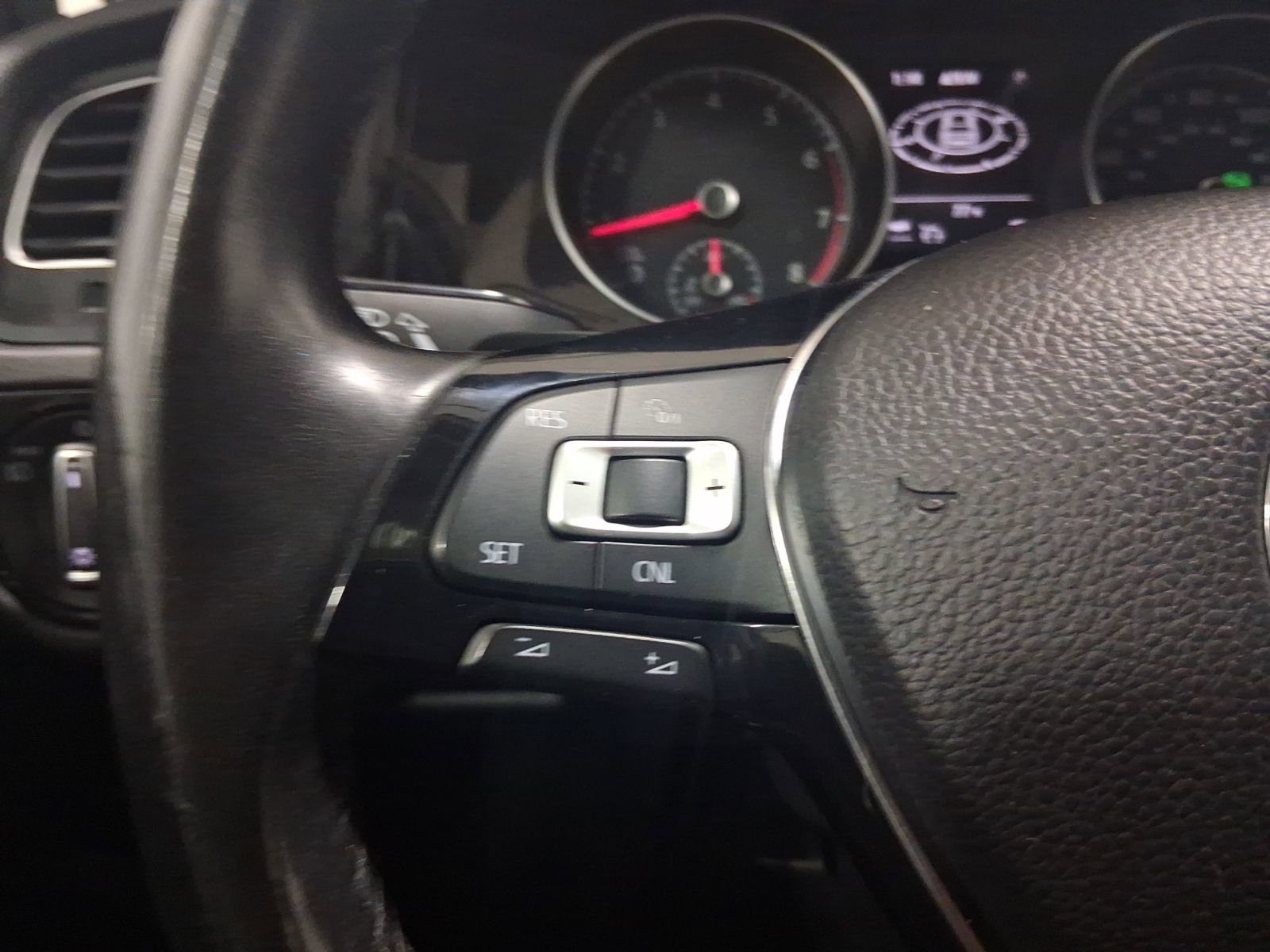 Used 2015 Volkswagen Golf 4-Door image 21