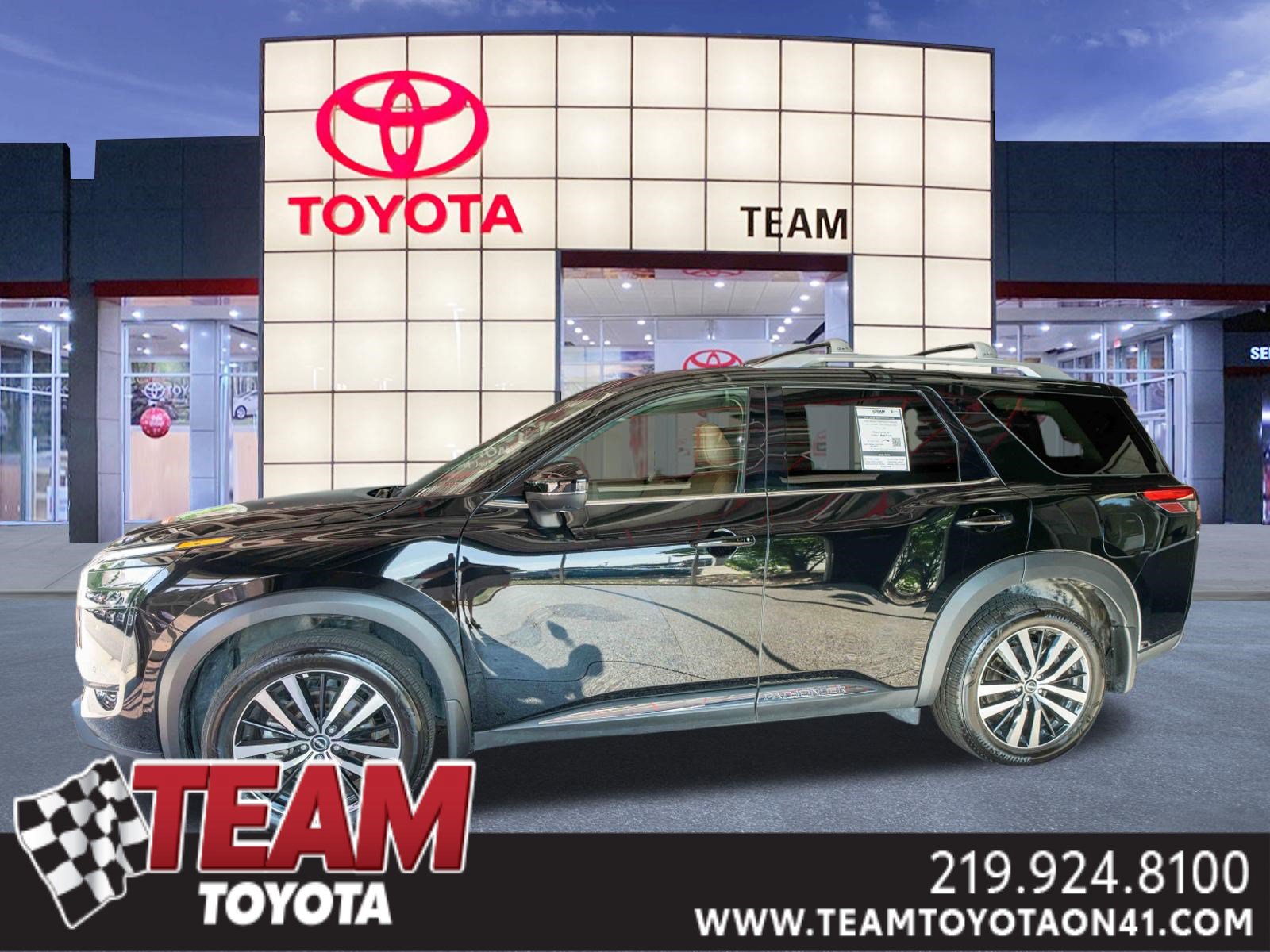 Used 2025 Nissan Pathfinder Platinum w/ Cargo Package AWD/4WD image 1