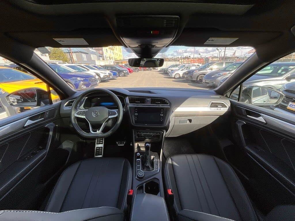 Used 2023 Volkswagen Tiguan SE R-Line image 15