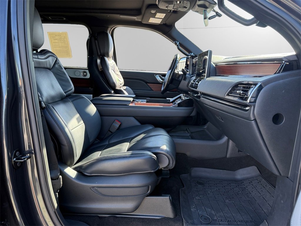 Used 2024 Lincoln Navigator L Reserve image 15
