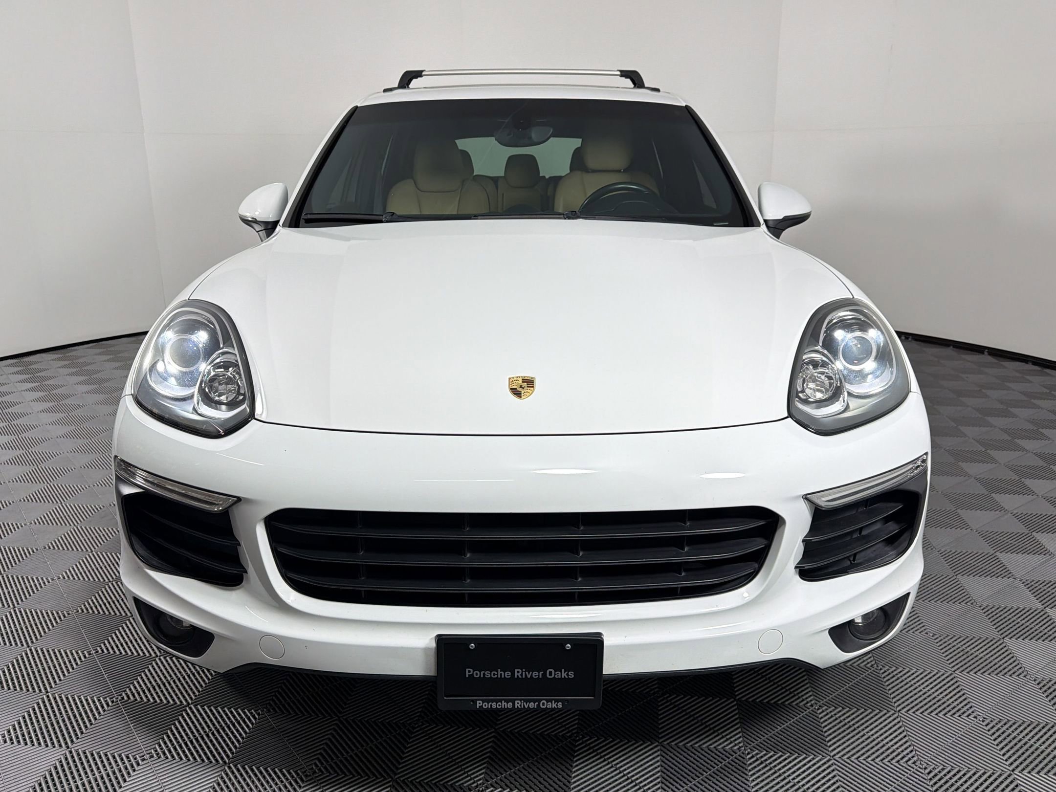 Used 2016 Porsche Cayenne AWD/4WD image 6