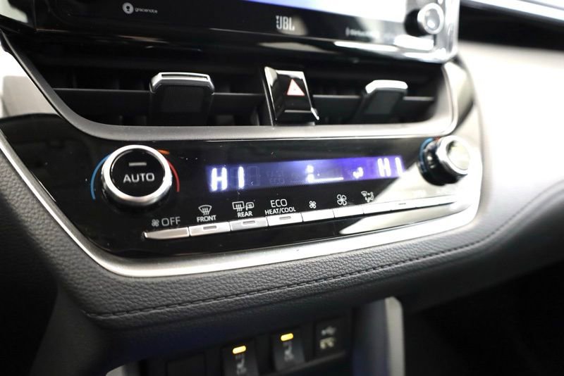 Used 2022 Toyota Corolla Cross XLE w/ Convenience Package image 19