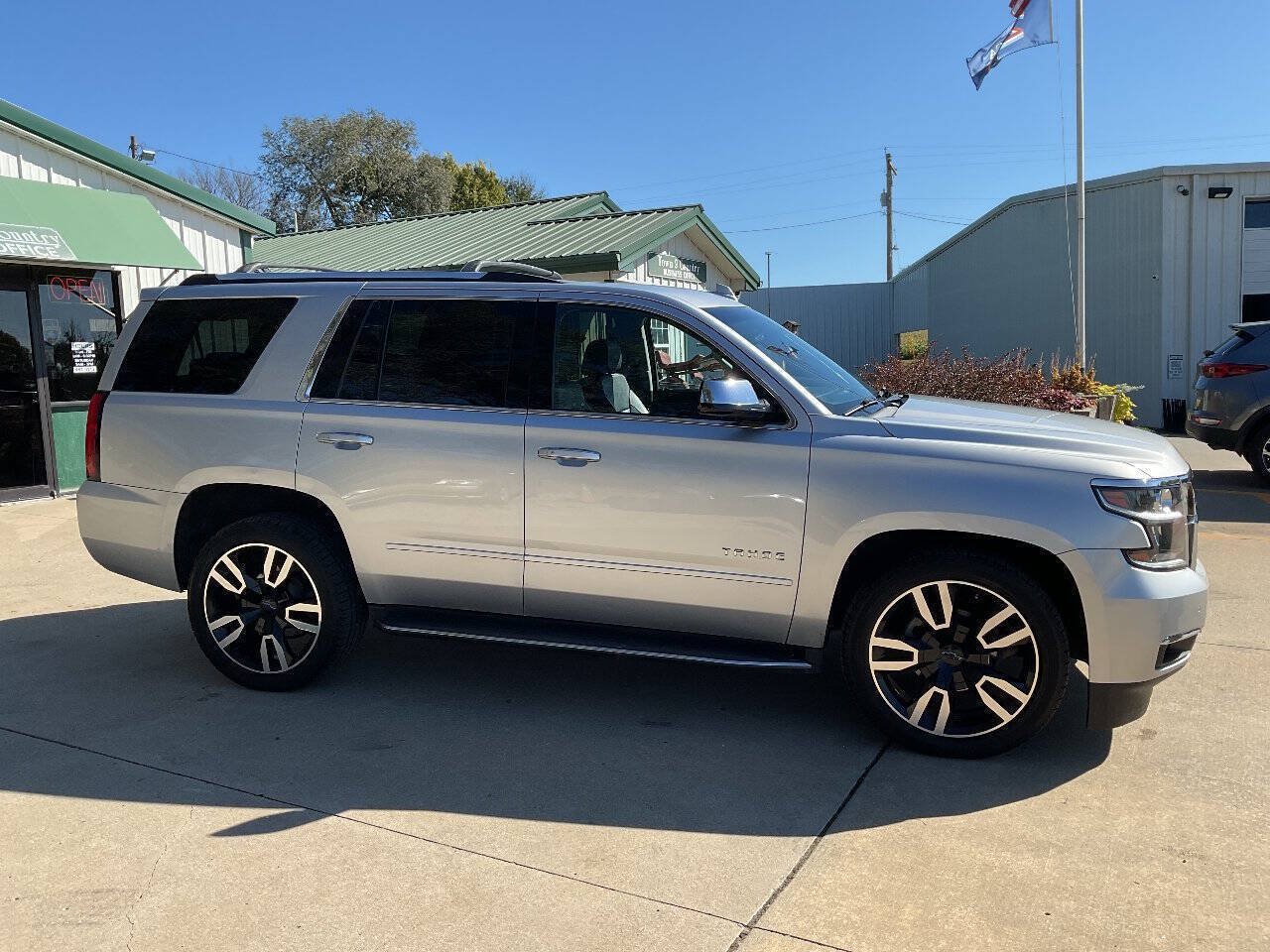 Used 2019 Chevrolet Tahoe Premier AWD/4WD image 2