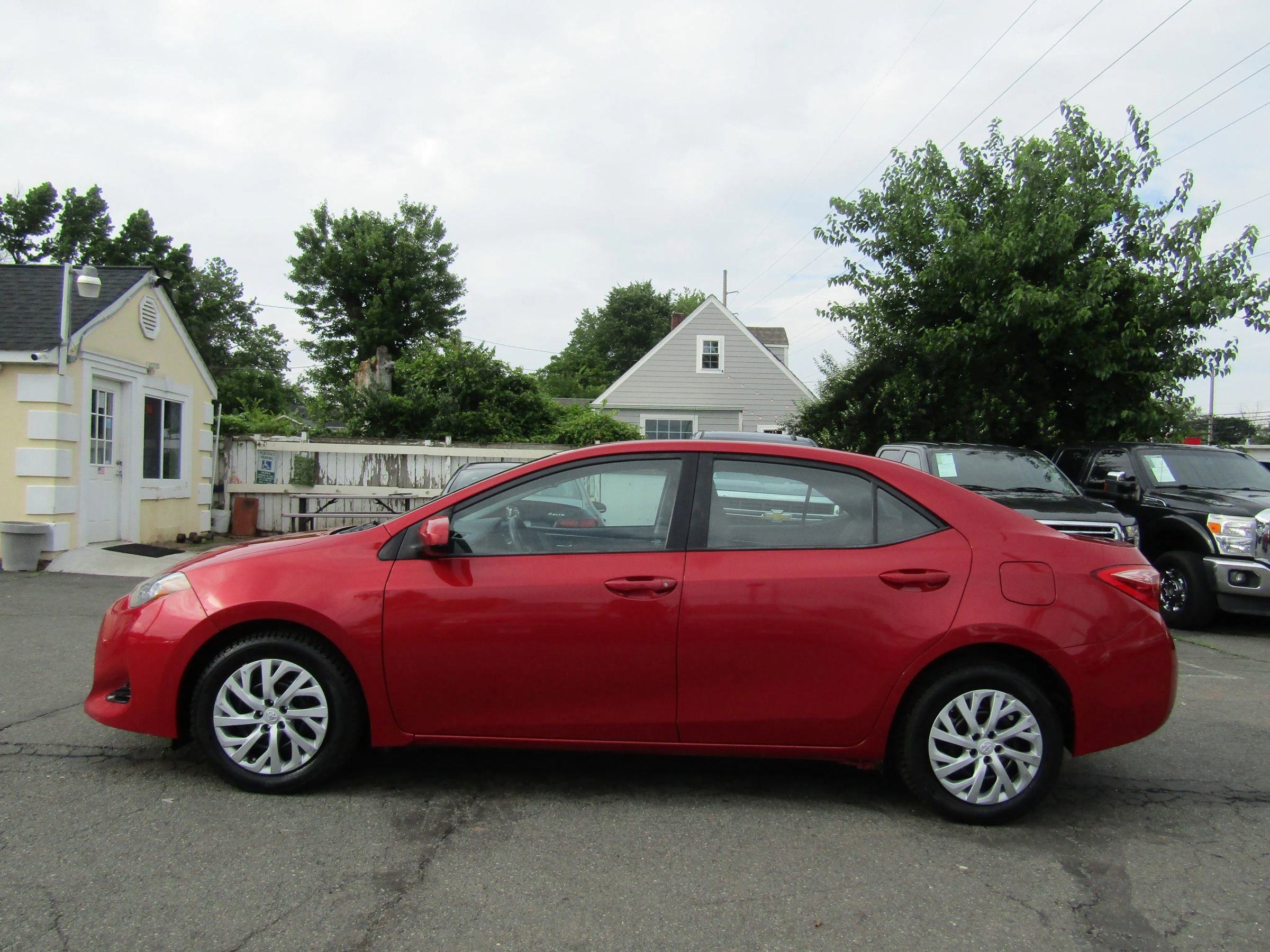 Used 2017 Toyota Corolla LE image 4