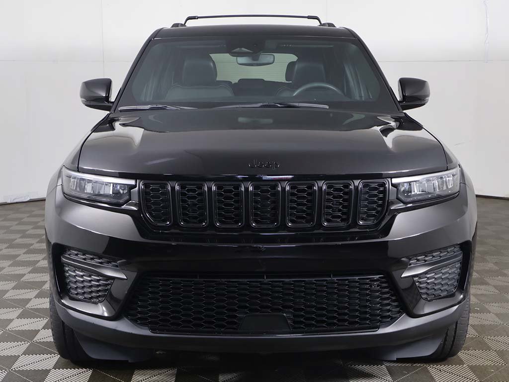 Used 2023 Jeep Grand Cherokee Altitude AWD/4WD image 10