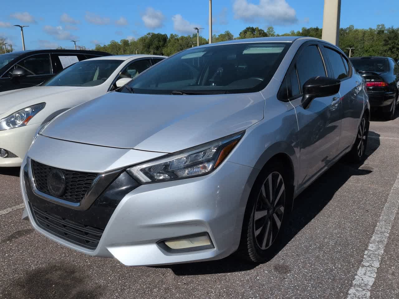 Used 2020 Nissan Versa SR FWD image 2