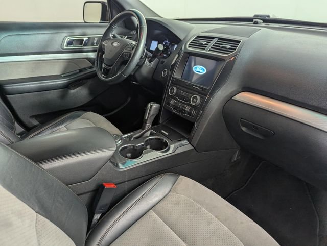 Used 2017 Ford Explorer XLT w/ Equipment Group 202A image 22