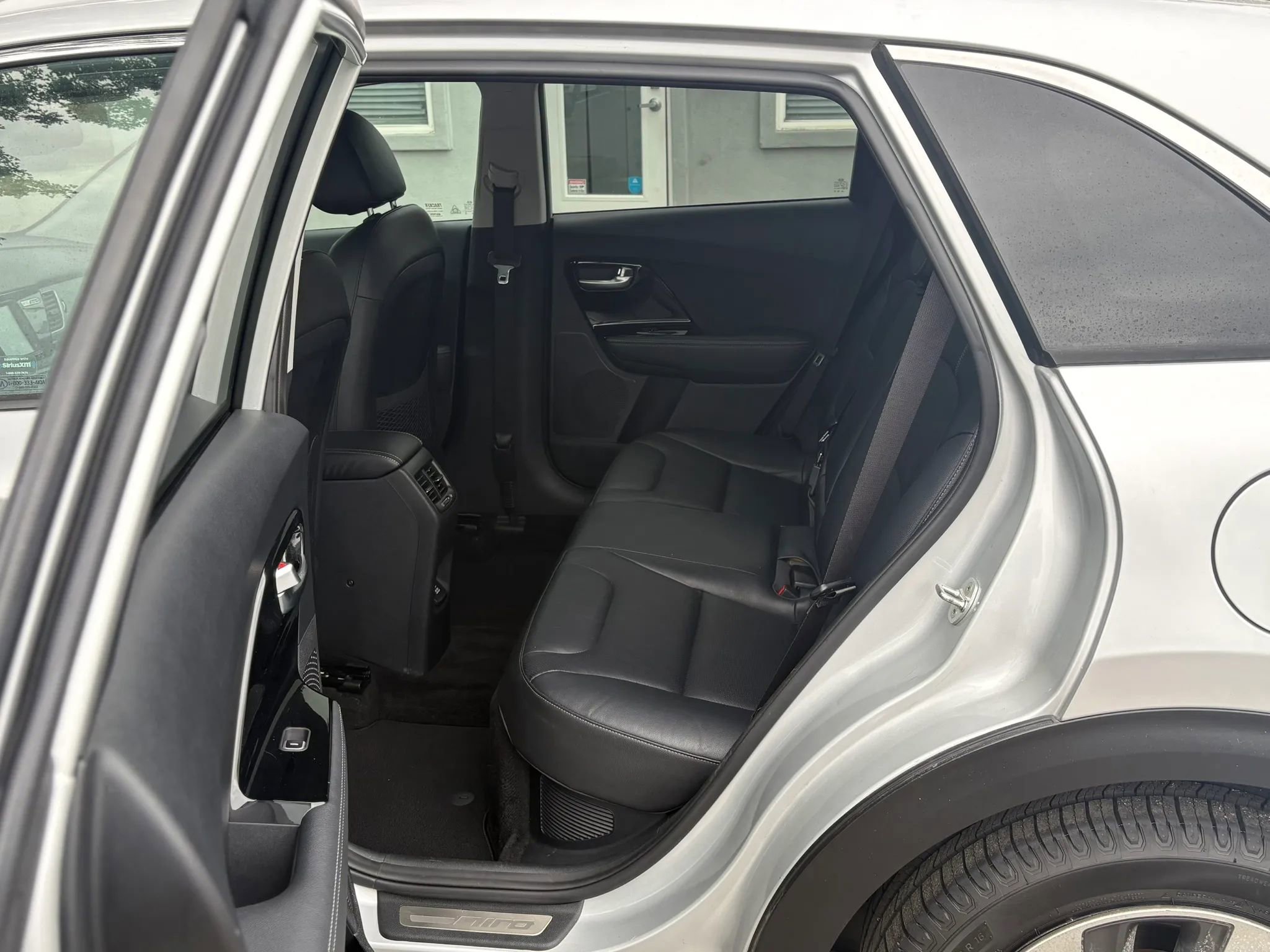 Used 2018 Kia Niro EX Premium image 11