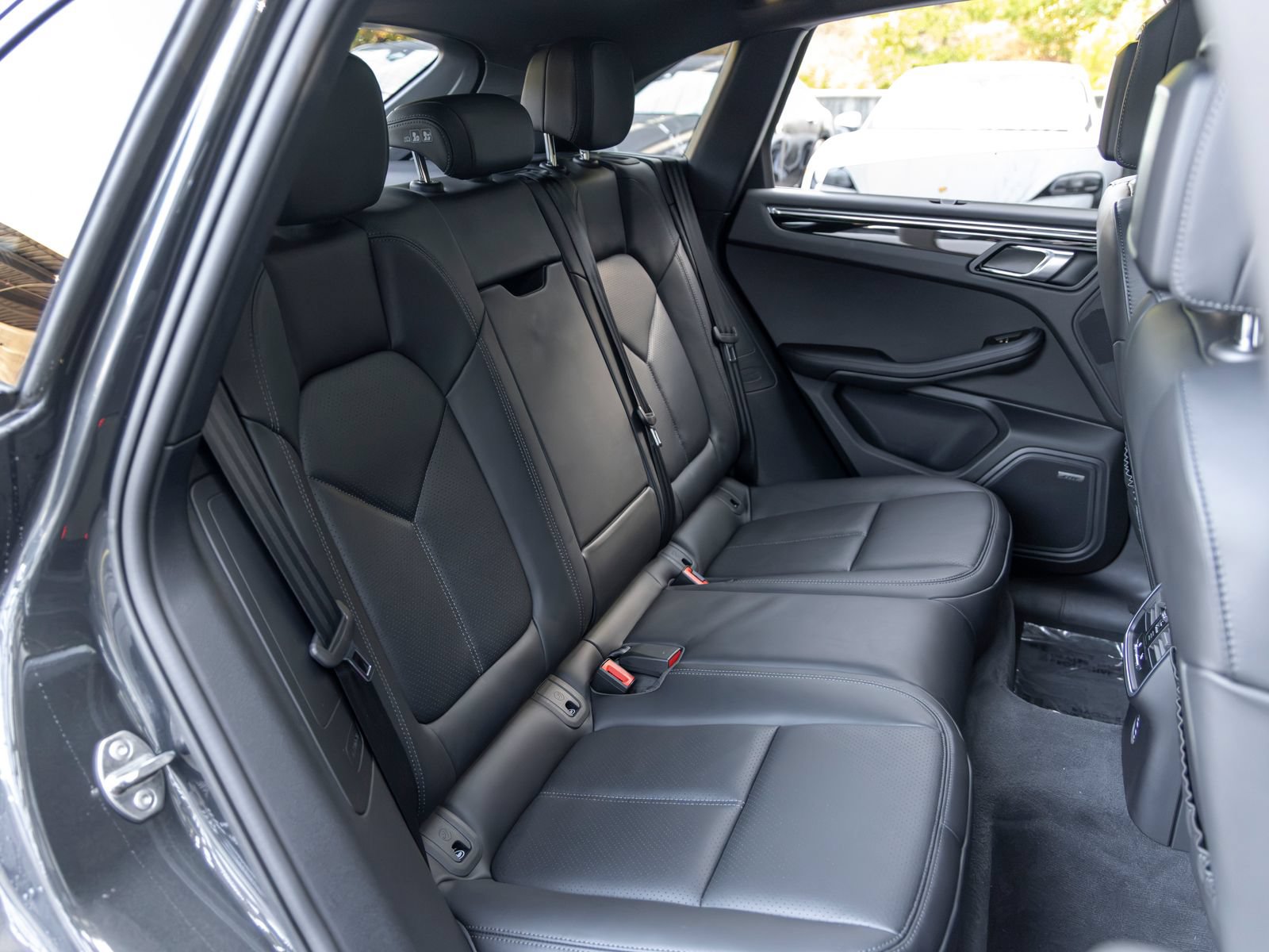 Certified 2026 Porsche Macan AWD/4WD image 61