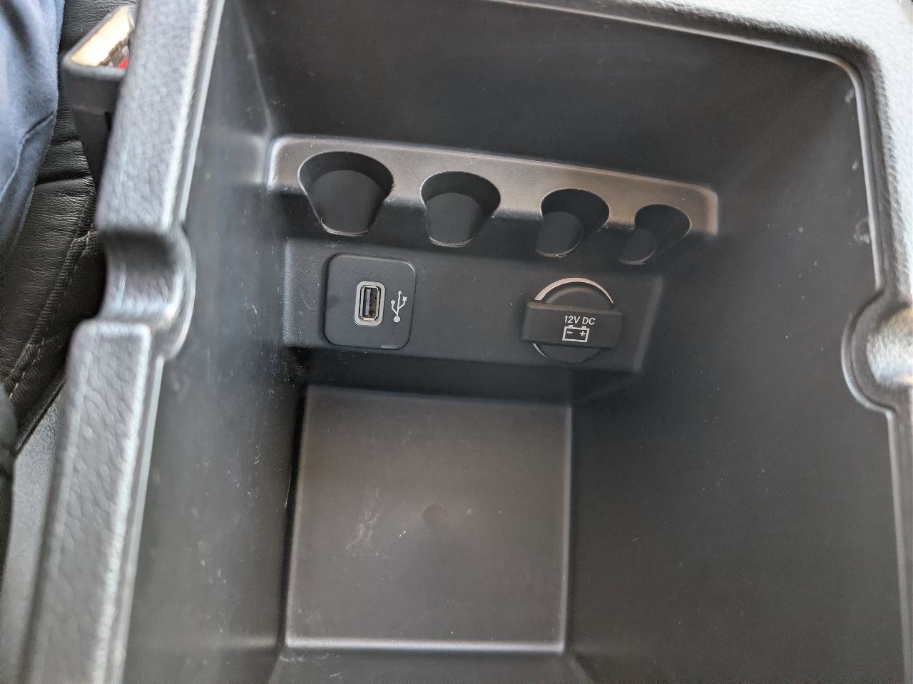 Used 2018 Jeep Cherokee Latitude Plus w/ Comfort/Convenience Group FWD image 31