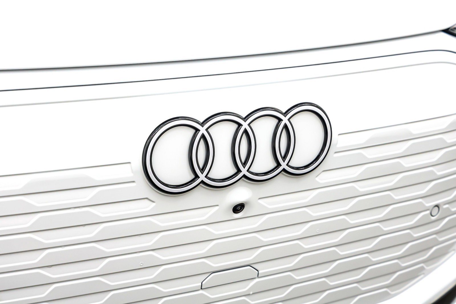 New 2025 Audi Q6 e-tron Premium Plus AWD/4WD image 13