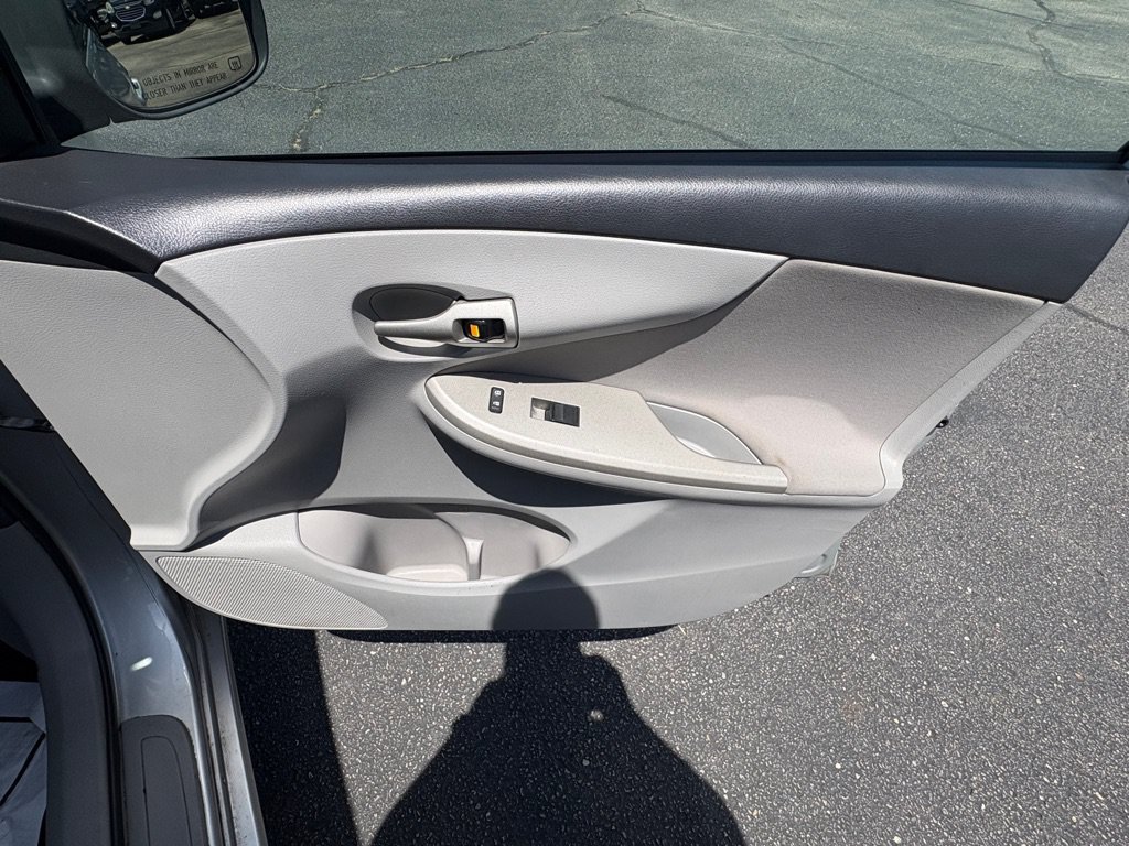 Used 2013 Toyota Corolla LE FWD image 15