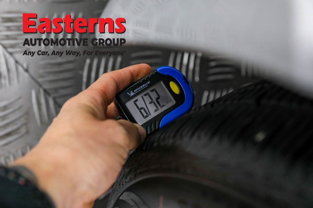 Used 2025 Nissan Versa SR w/ Trunk Package image 28