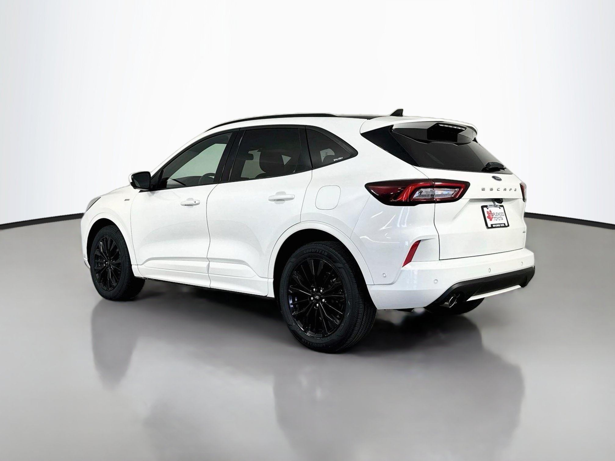 Used 2023 Ford Escape ST-Line Elite w/ Premium Technology Package AWD/4WD image 5