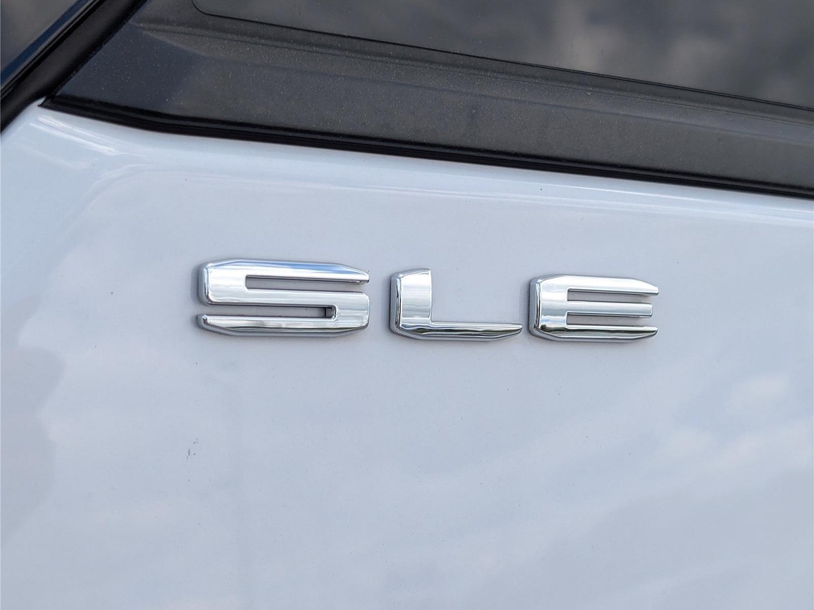 Used 2024 GMC Terrain SLE FWD image 9