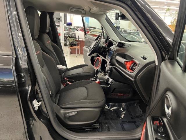 Used 2019 Jeep Renegade Trailhawk w/ Cold Weather Group II AWD/4WD image 23