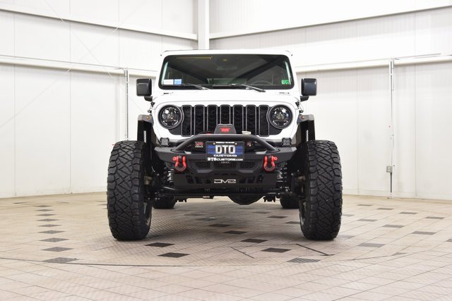 Used 2024 Jeep Wrangler Unlimited Rubicon image 2