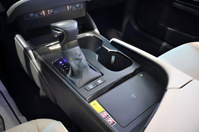 Used 2025 Lexus ES 300h w/ Premium Package image 6