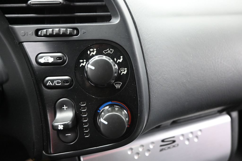 Used 2004 Honda S2000 image 19