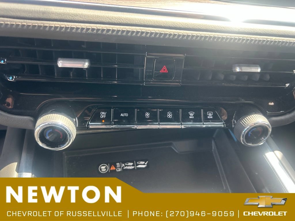 Used 2025 Chevrolet Suburban Z71 w/ Comfort Package AWD/4WD image 12