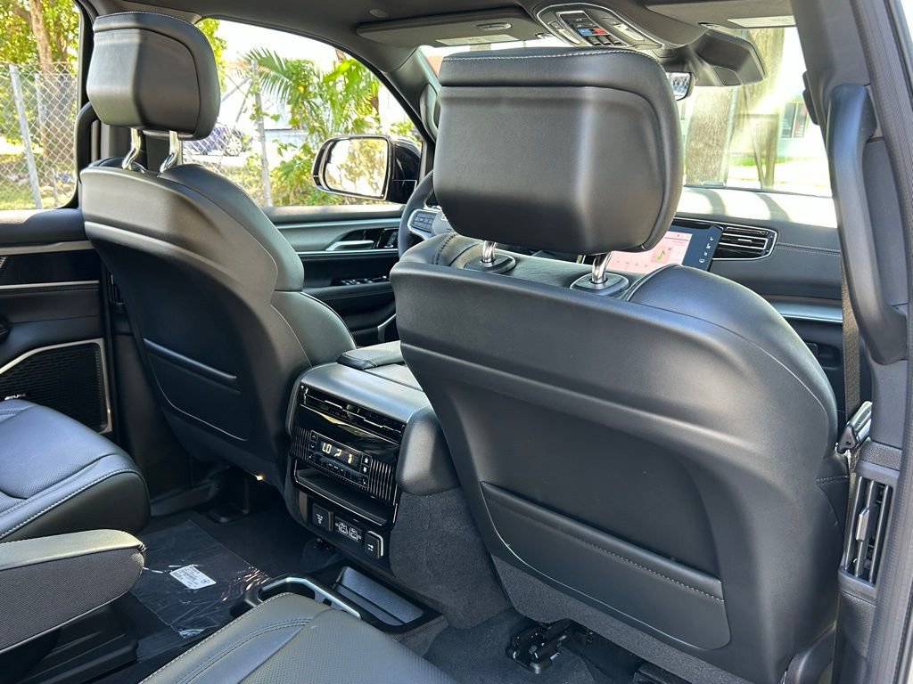 New 2025 Jeep Wagoneer L Series II w/ Premium Group I image 35