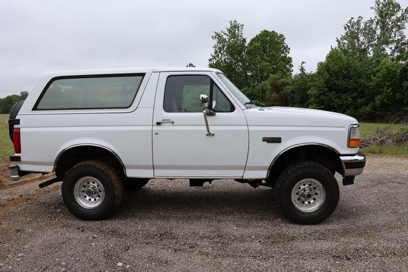 Used 1996 Ford Bronco XLT AWD/4WD image 3