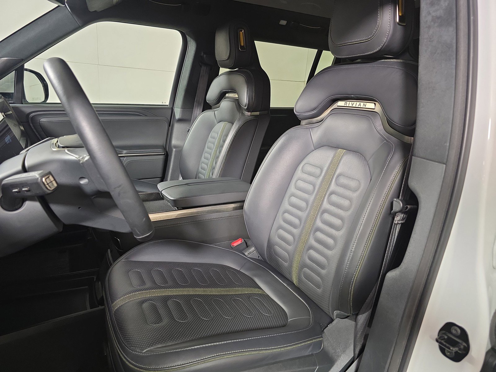 Used 2024 Rivian R1S Adventure AWD/4WD image 20