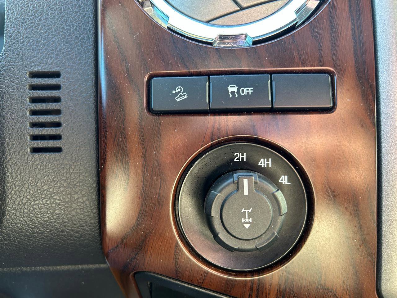 Used 2014 Ford F350 Lariat image 30